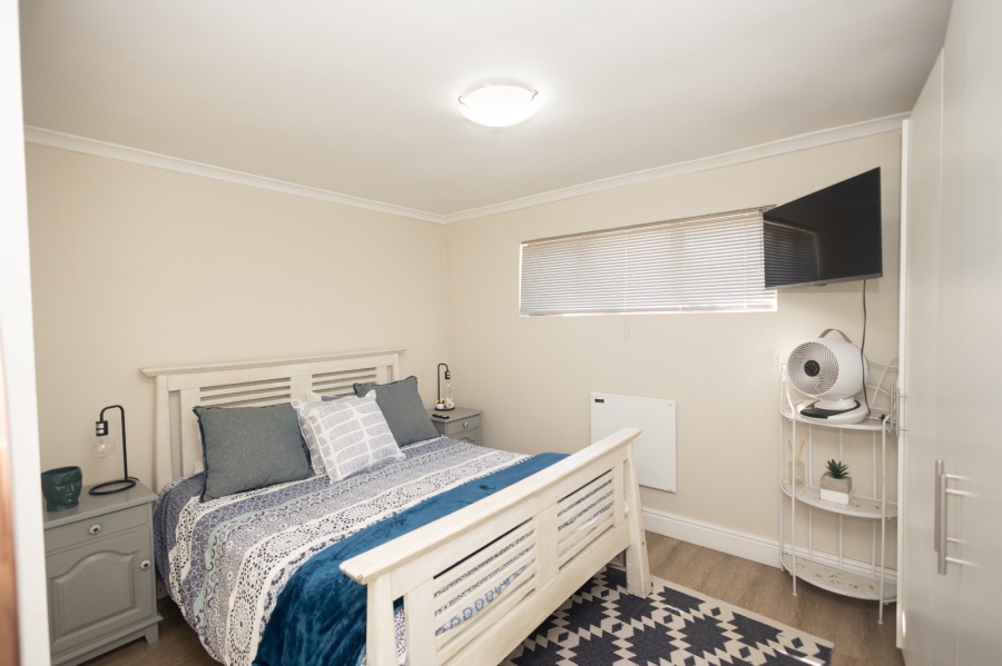 To Let 5 Bedroom Property for Rent in De Bron Western Cape